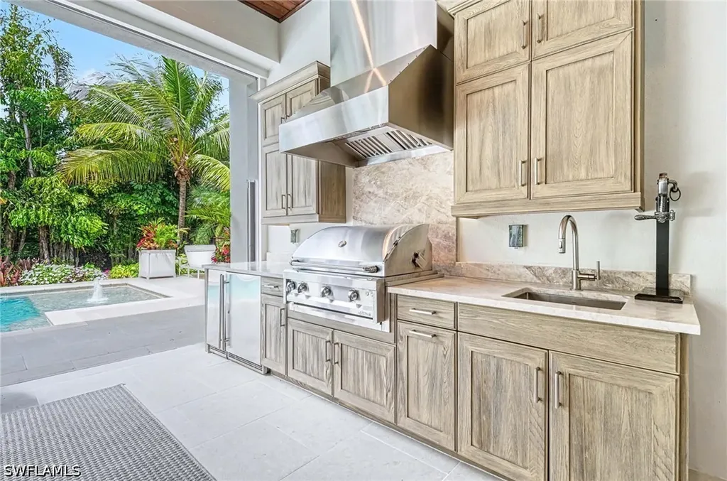 3003 Crayton Road Naples FL 34103