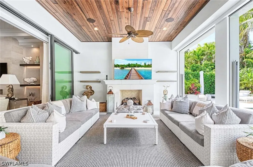 3003 Crayton Road Naples FL 34103