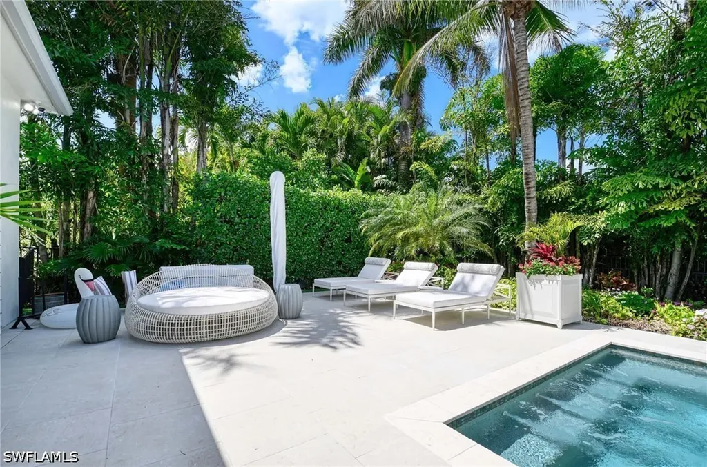 3003 Crayton Road Naples FL 34103