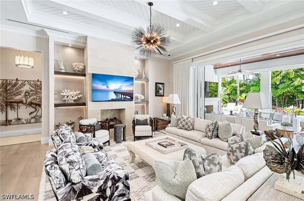 3003 Crayton Road Naples FL 34103