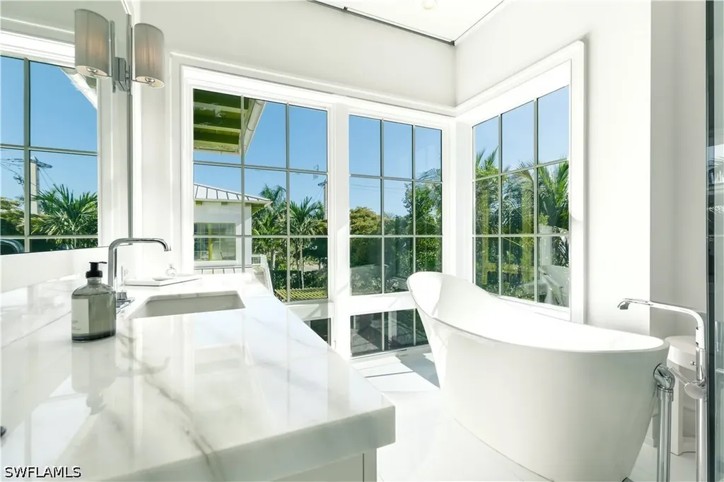 912 9th Avenue S Naples FL 34102