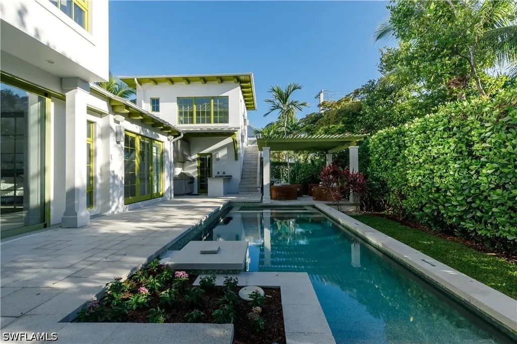 912 9th Avenue S Naples FL 34102
