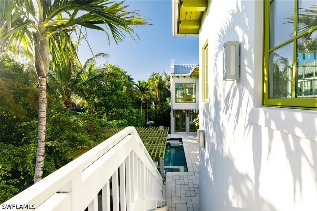 912 9th Avenue S Naples FL 34102