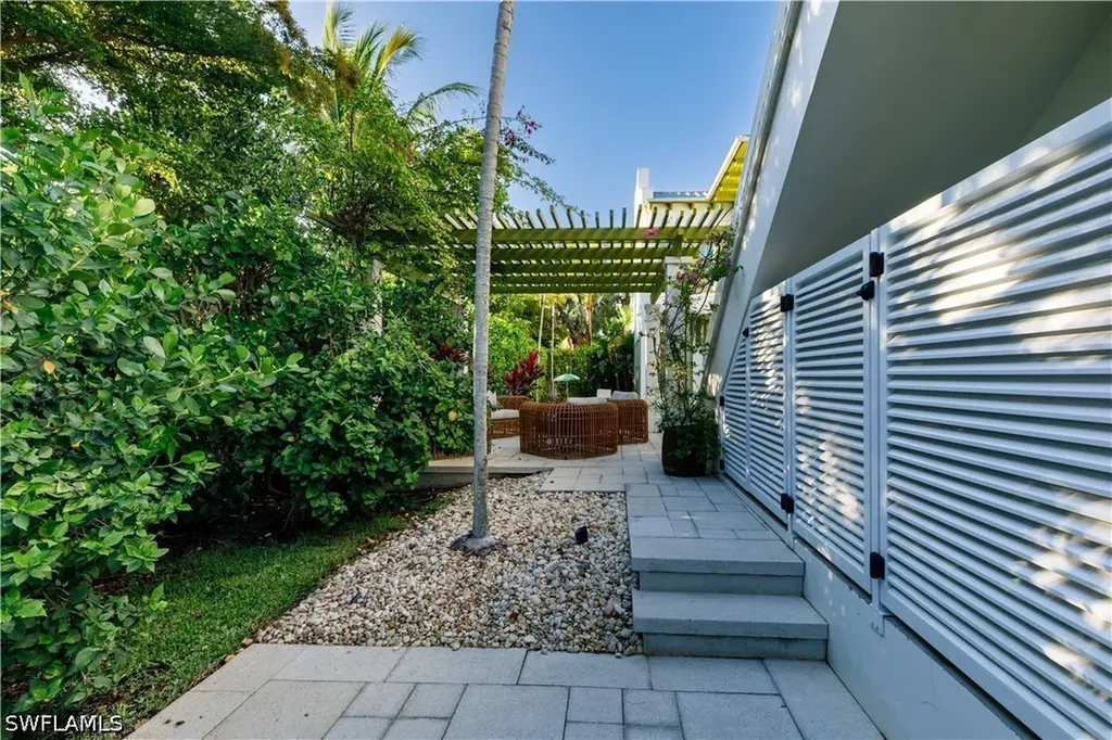 912 9th Avenue S Naples FL 34102