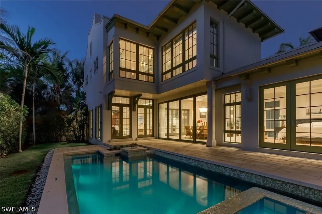 912 9th Avenue S Naples FL 34102