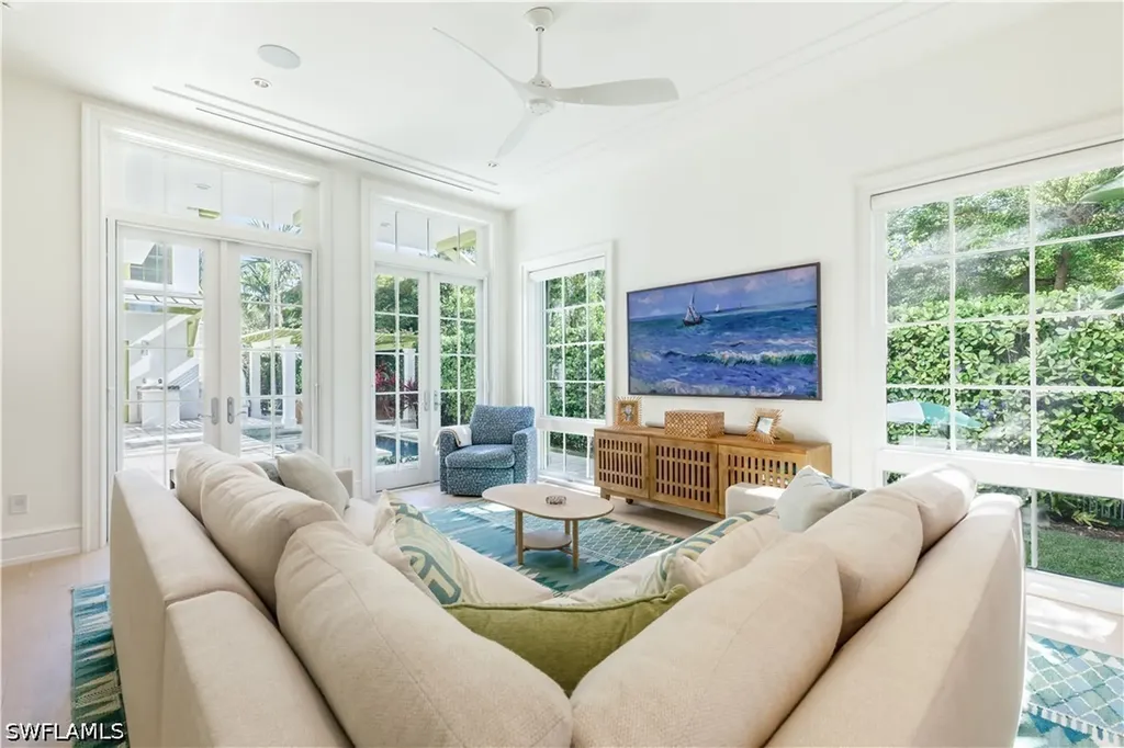 912 9th Avenue S Naples FL 34102