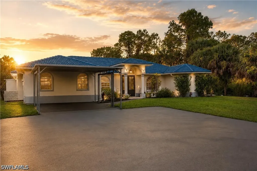 104 12th Avenue NW Naples FL 34120