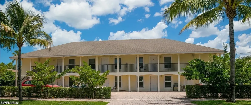 1555 Blue Point Avenue Naples FL 34102