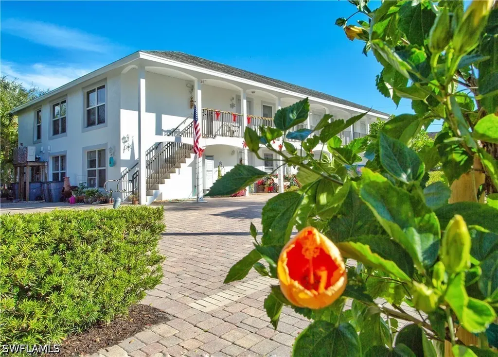 1555 Blue Point Avenue Naples FL 34102