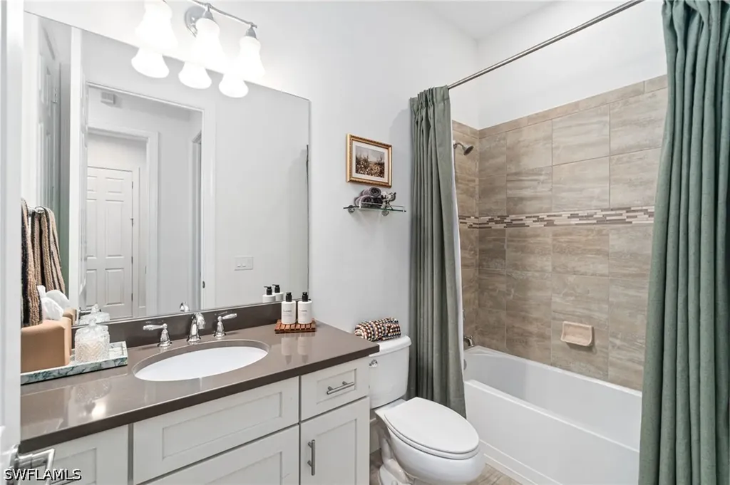 16201 Camden Lakes Circle Naples FL 34110