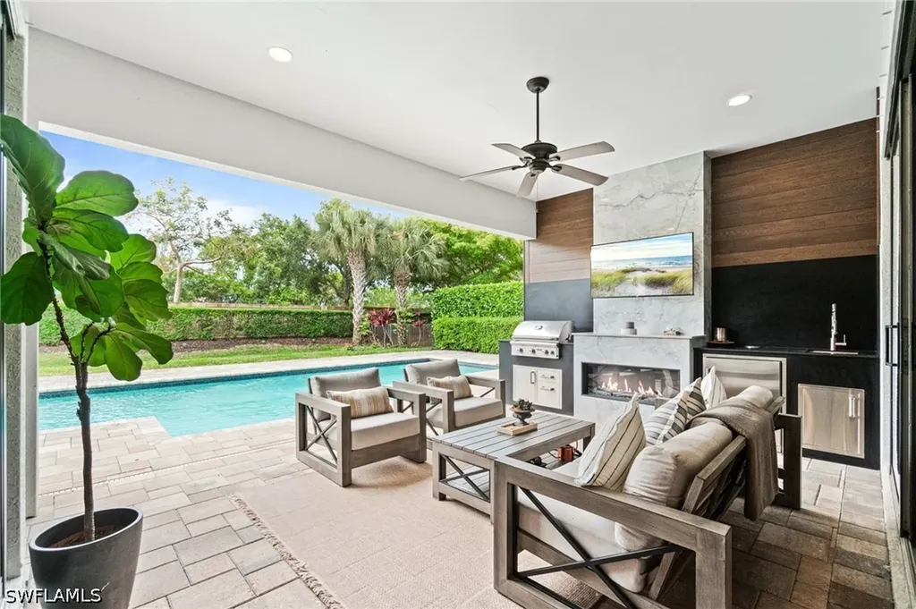 16201 Camden Lakes Circle Naples FL 34110