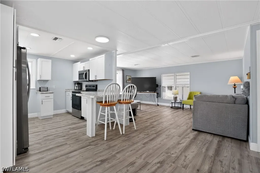 125 Kim Drive Naples FL 34104
