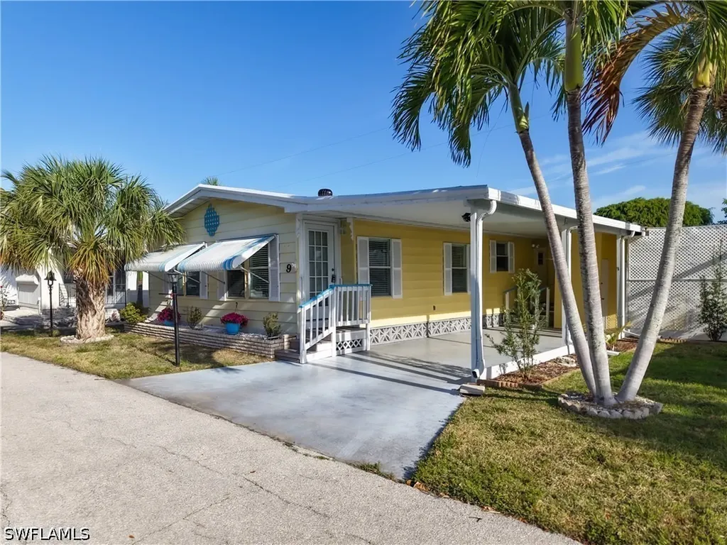 9 Moorhead Manor Naples FL 34112