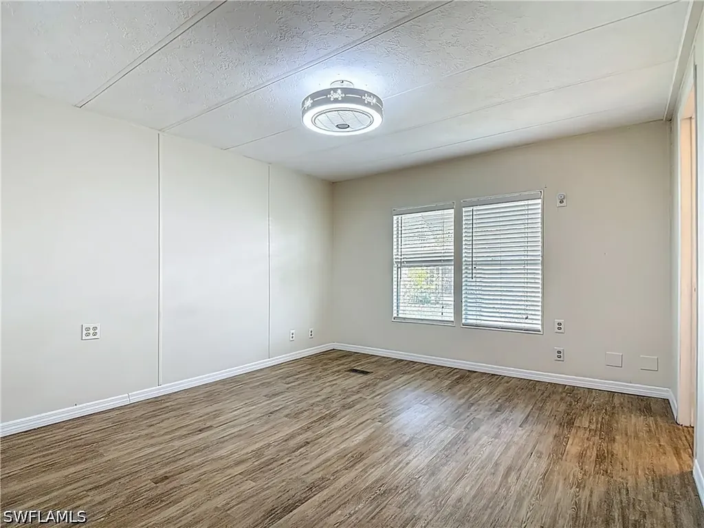 9 Moorhead Manor Naples FL 34112