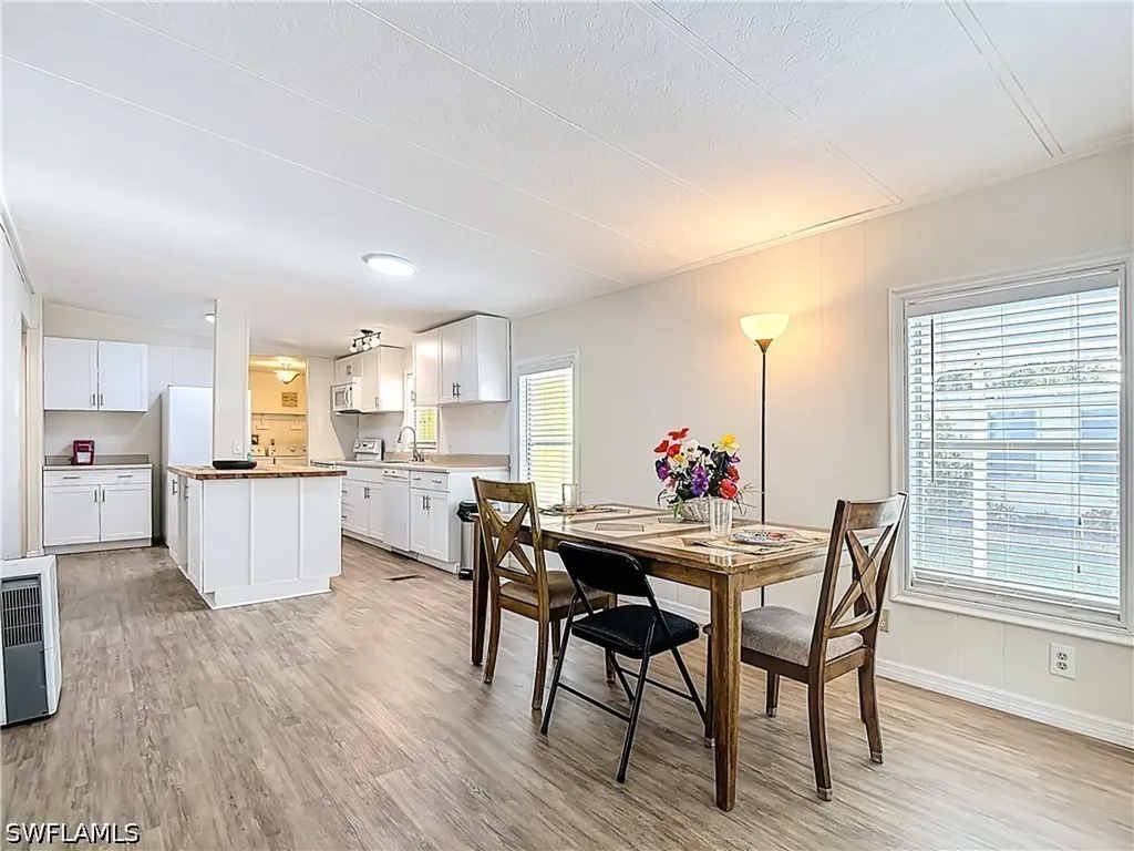 9 Moorhead Manor Naples FL 34112