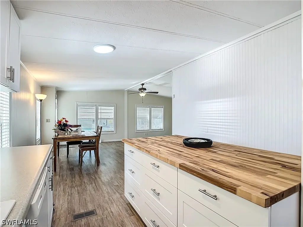 9 Moorhead Manor Naples FL 34112