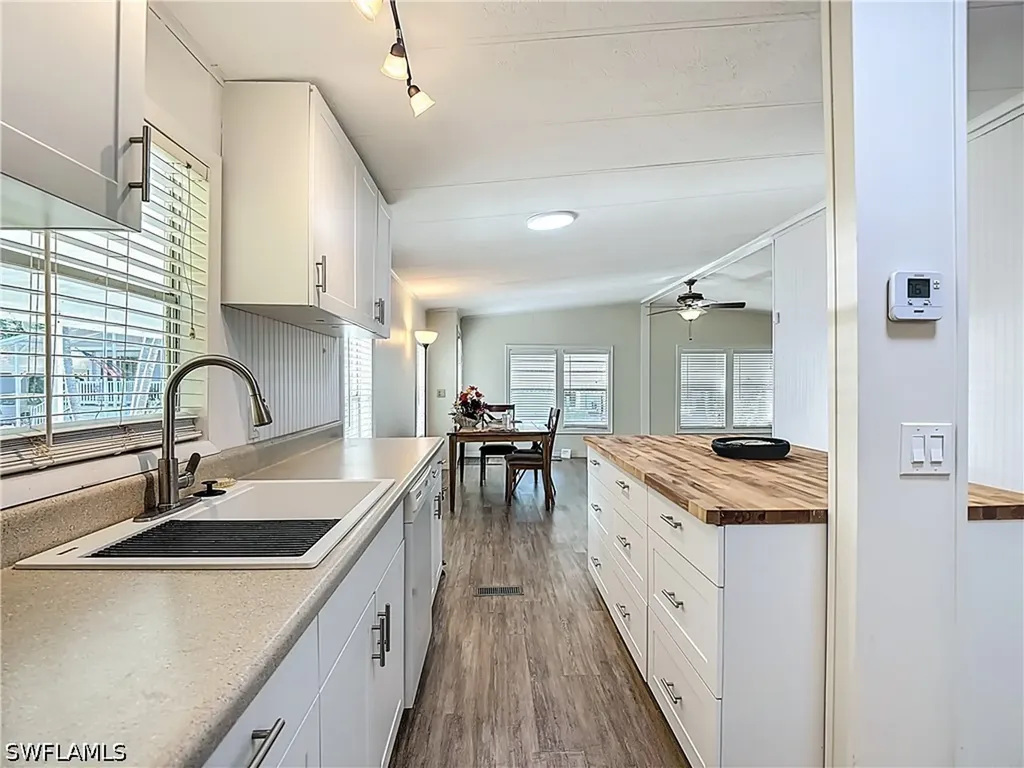9 Moorhead Manor Naples FL 34112