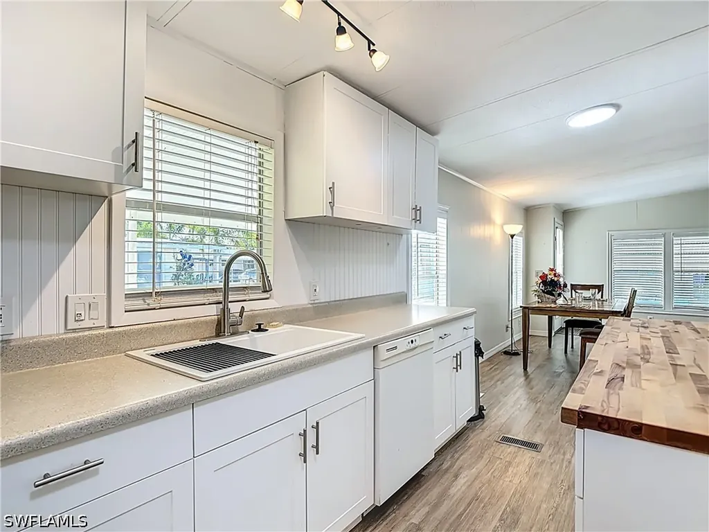 9 Moorhead Manor Naples FL 34112