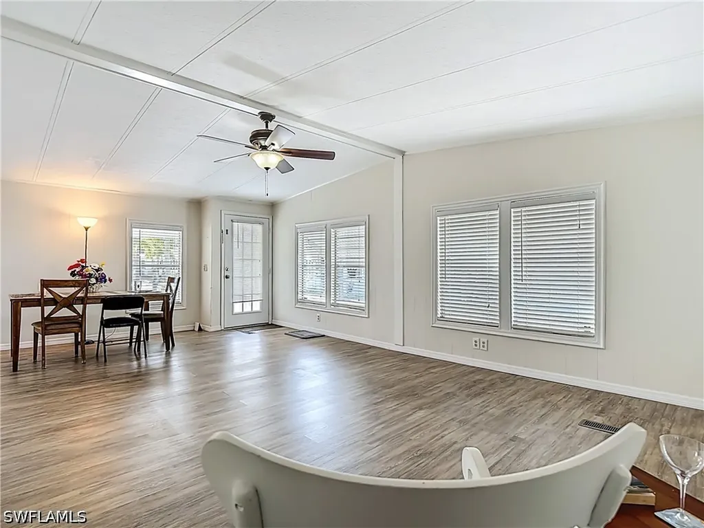 9 Moorhead Manor Naples FL 34112