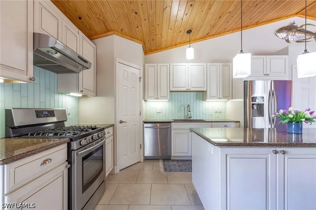 7655 Myrsine Circle Bokeelia FL 33922