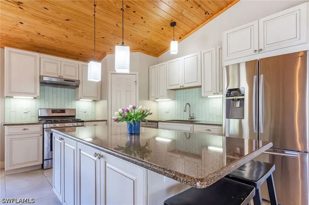 7655 Myrsine Circle Bokeelia FL 33922