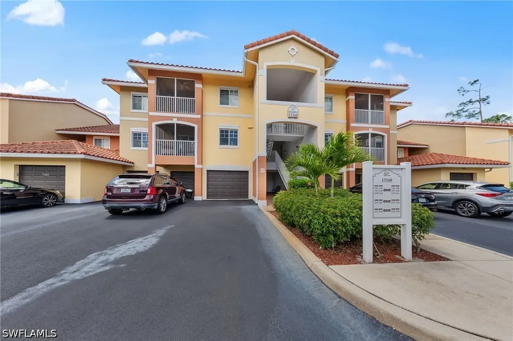 Fort Myers FL, 13160 Bella Casa Circle, Unit 2111