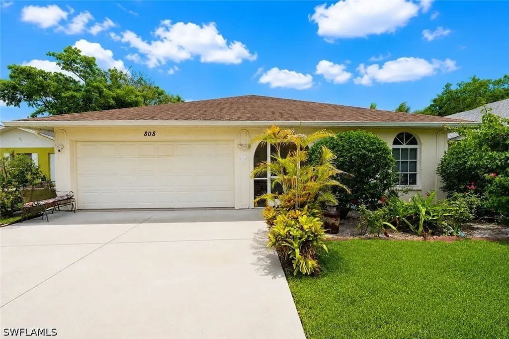 808 96th Avenue N Naples FL 34108