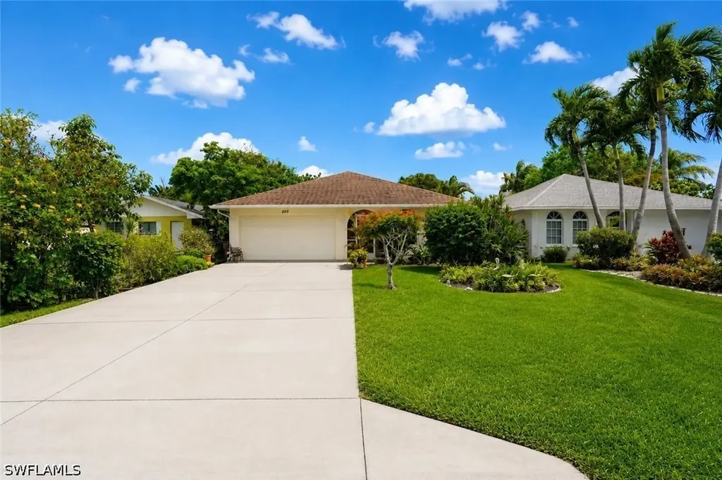 808 96th Avenue N Naples FL 34108