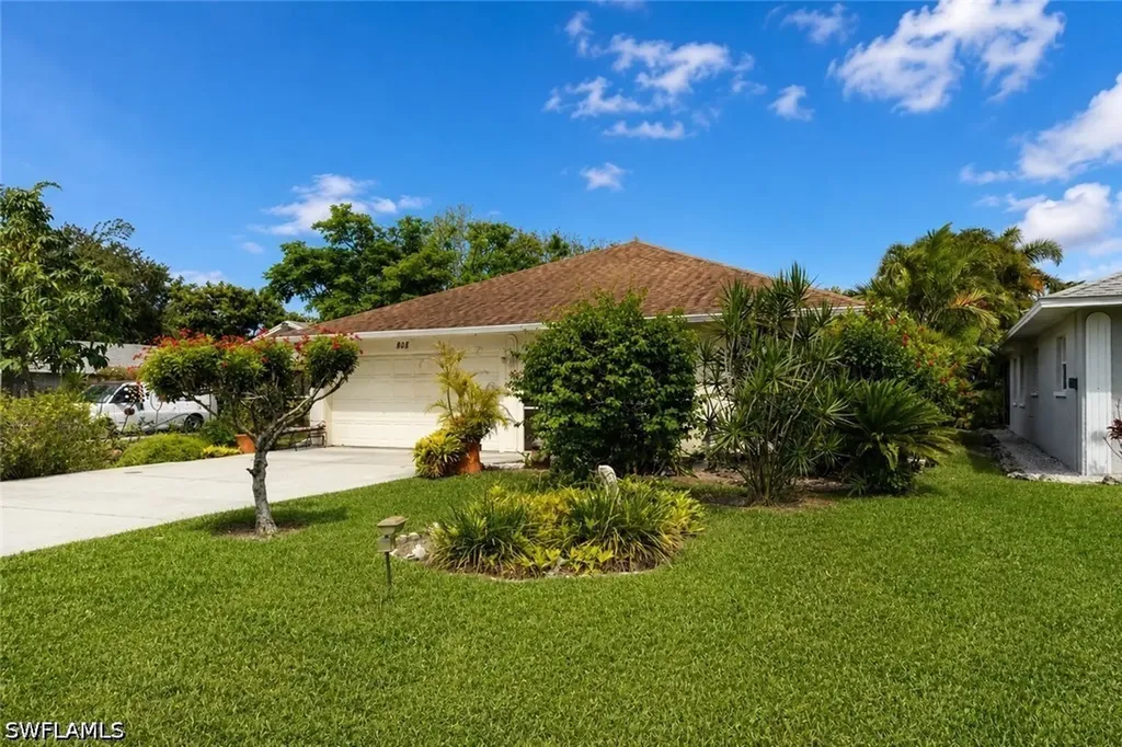 808 96th Avenue N Naples FL 34108