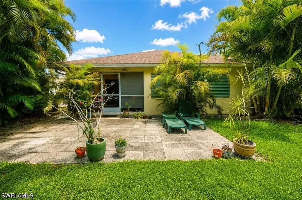 808 96th Avenue N Naples FL 34108