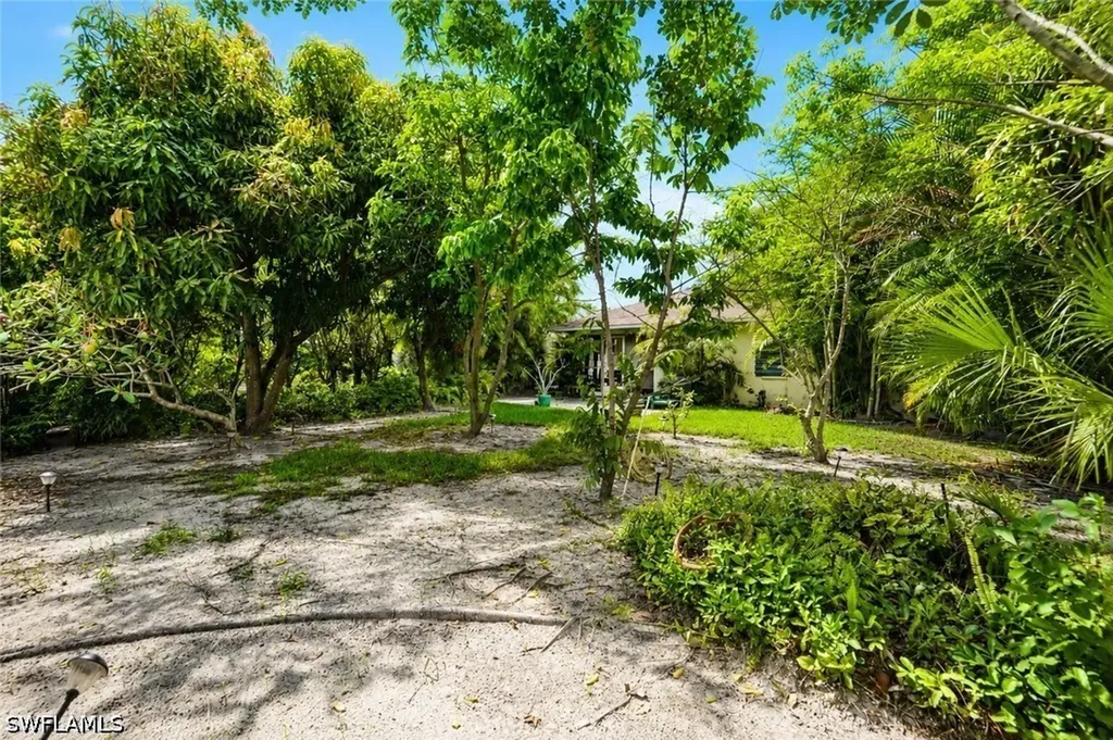 808 96th Avenue N Naples FL 34108