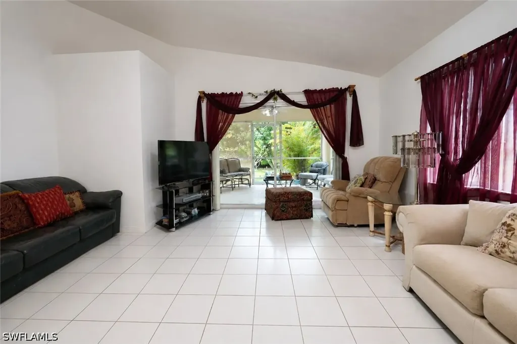 808 96th Avenue N Naples FL 34108
