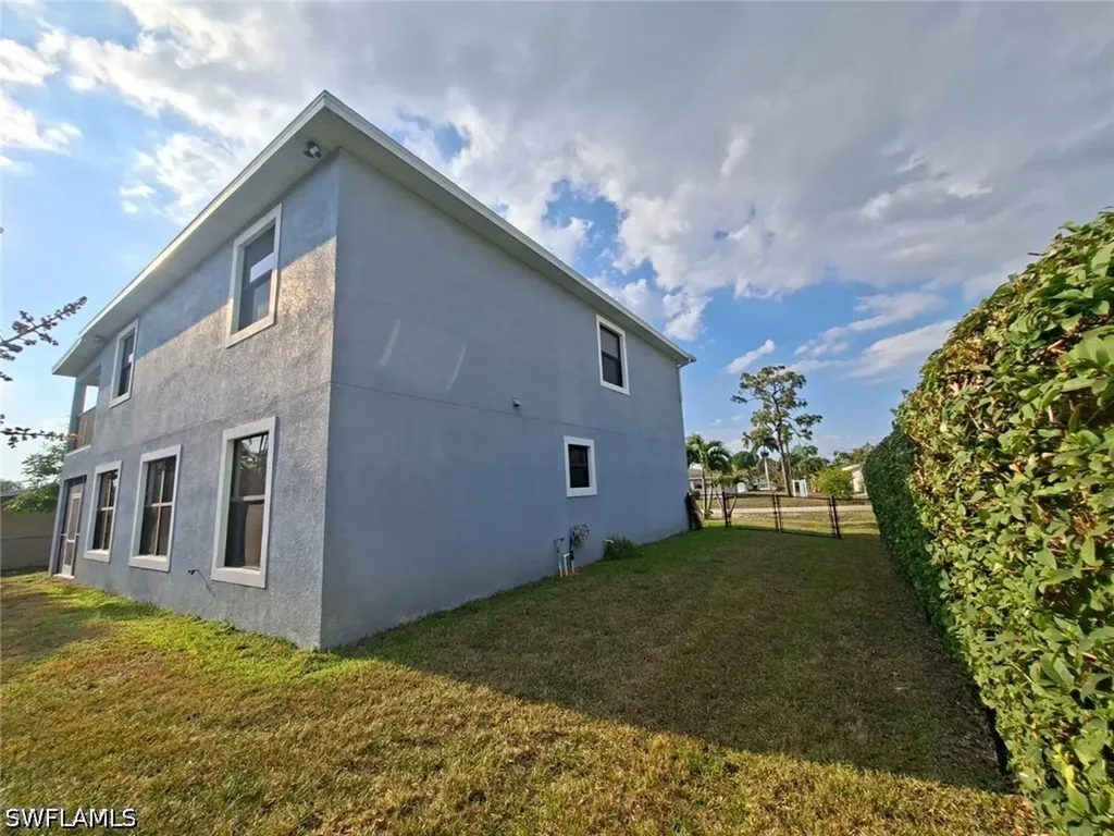 2360 Burton Avenue Fort Myers FL 33907