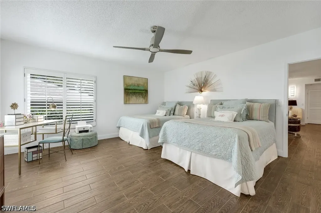 5817 Glencove Drive Naples FL 34108