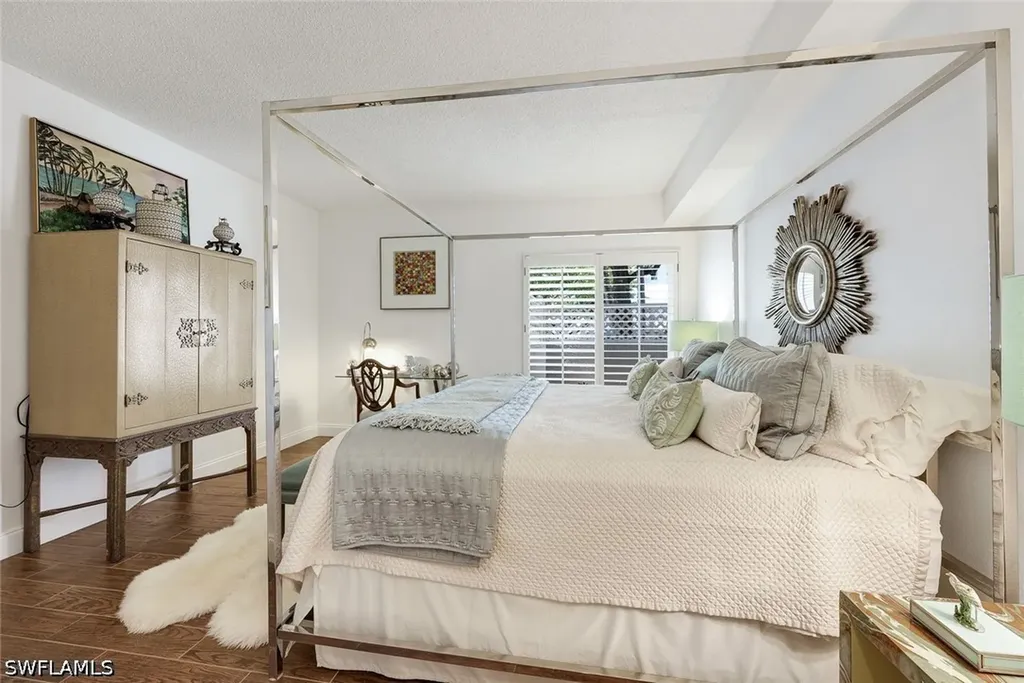 5817 Glencove Drive Naples FL 34108