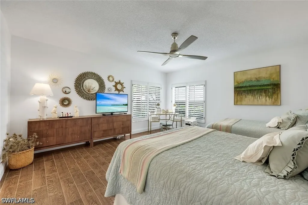5817 Glencove Drive Naples FL 34108