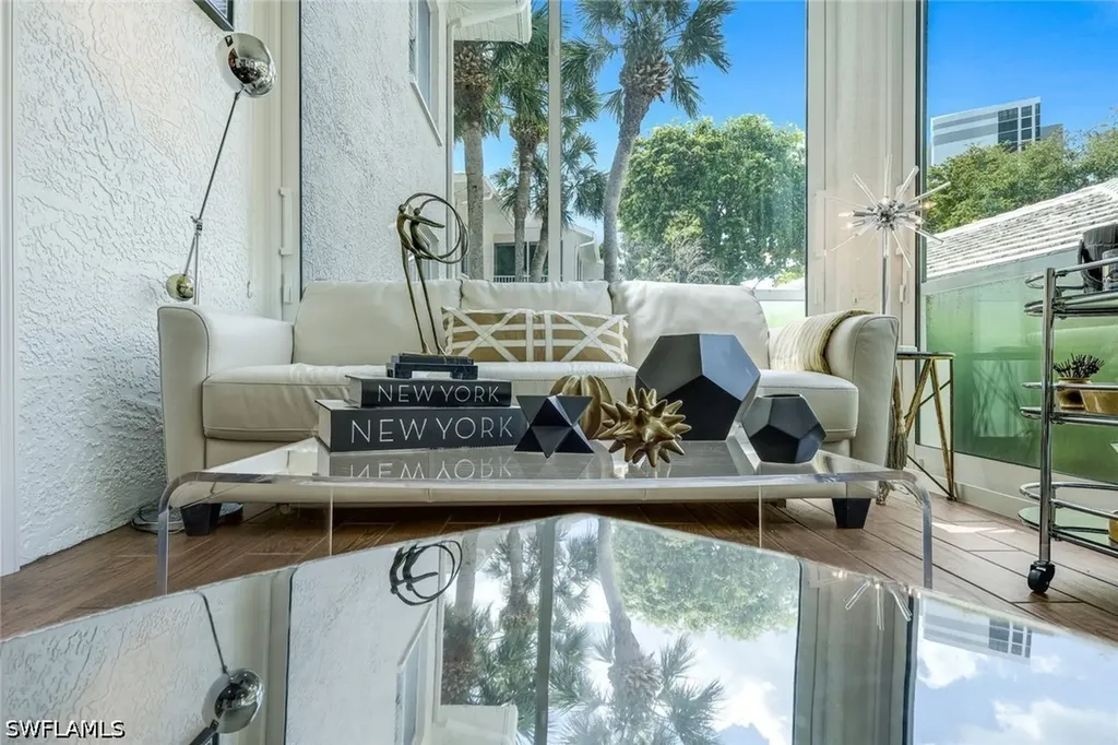 5817 Glencove Drive Naples FL 34108