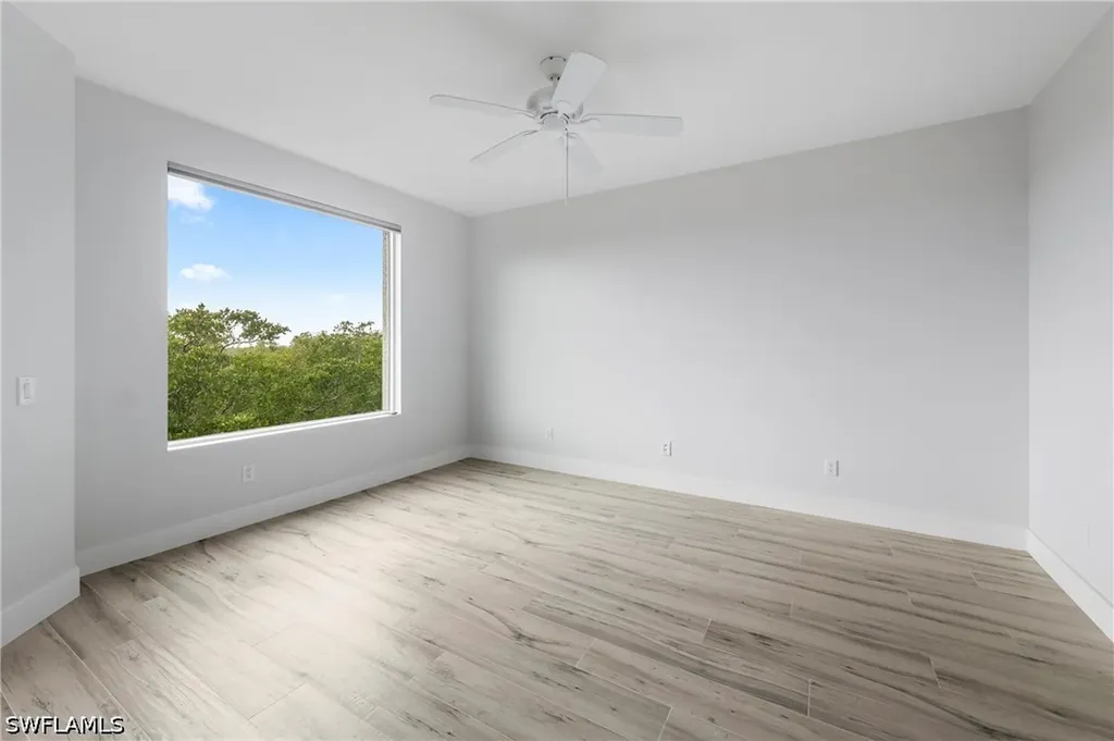 425 Cove Tower Drive Naples FL 34110
