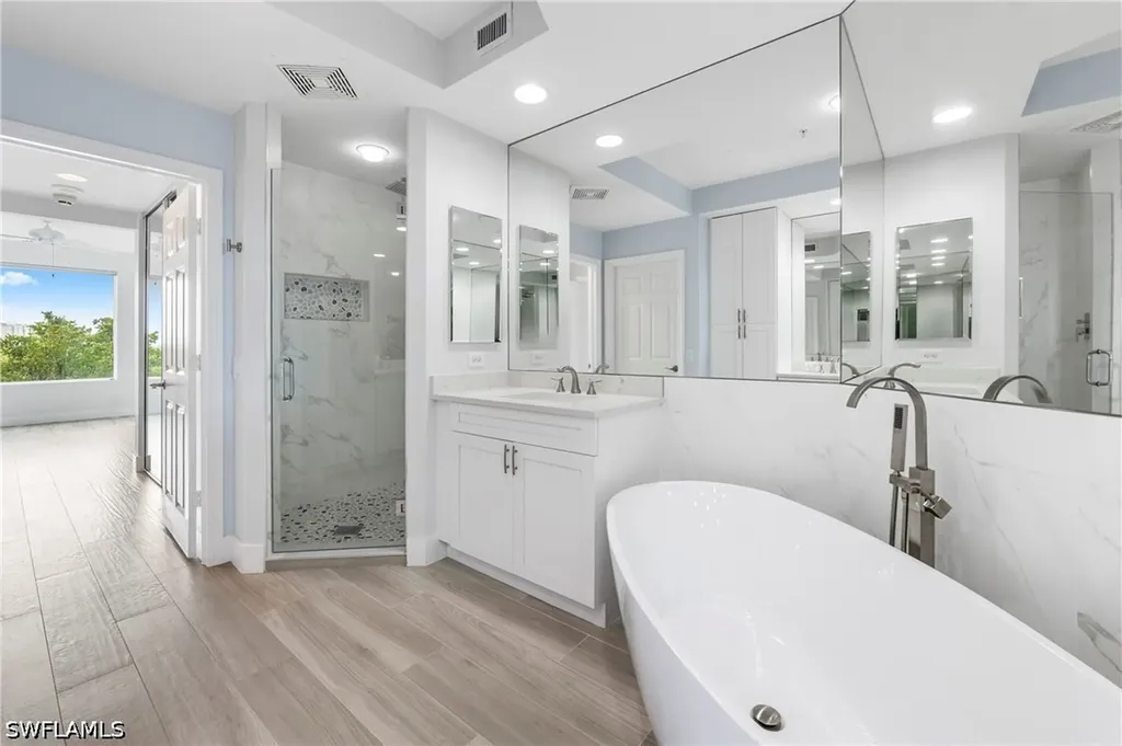 425 Cove Tower Drive Naples FL 34110