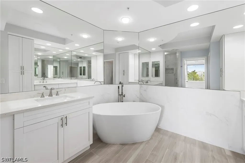 425 Cove Tower Drive Naples FL 34110