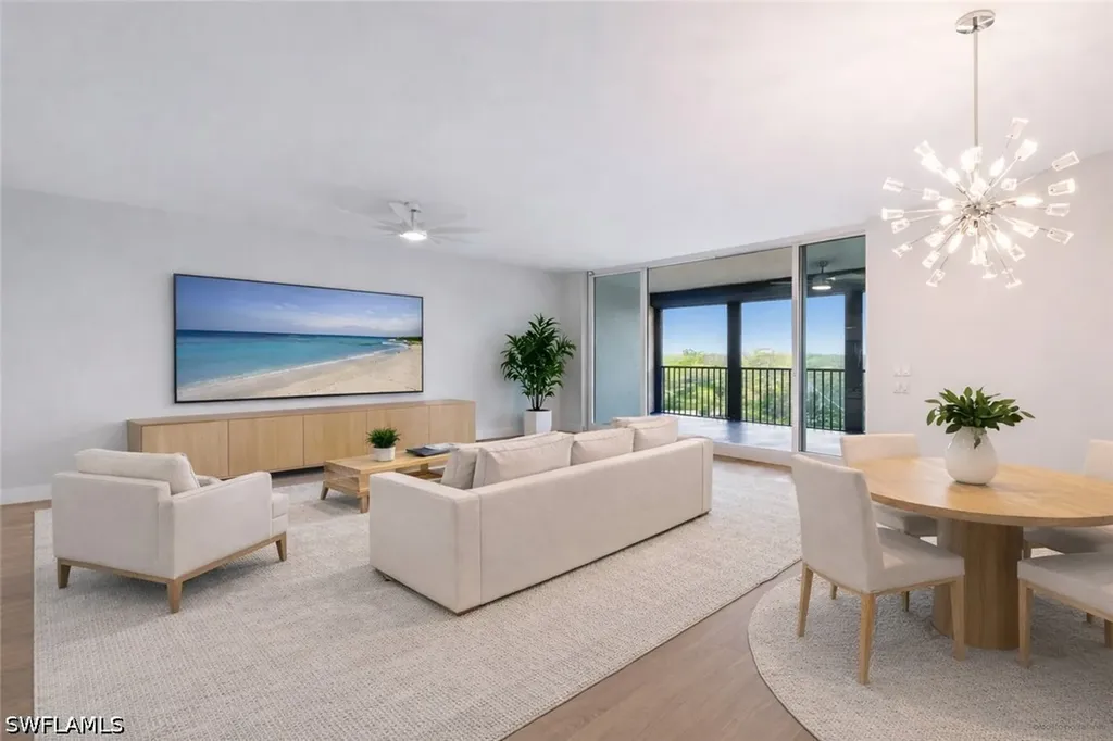 425 Cove Tower Drive Naples FL 34110