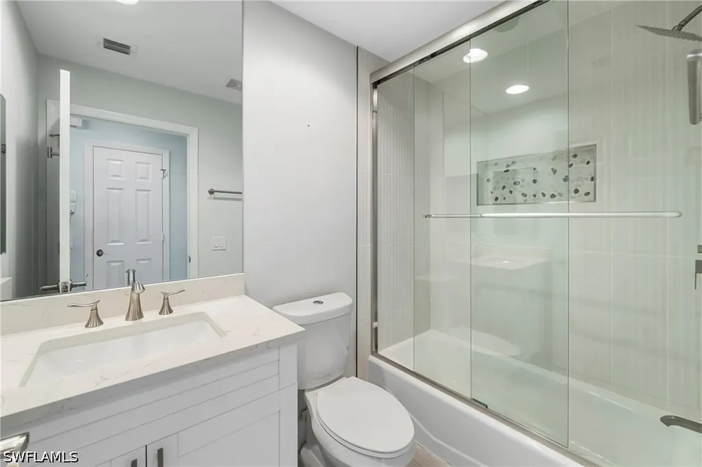 425 Cove Tower Drive Naples FL 34110