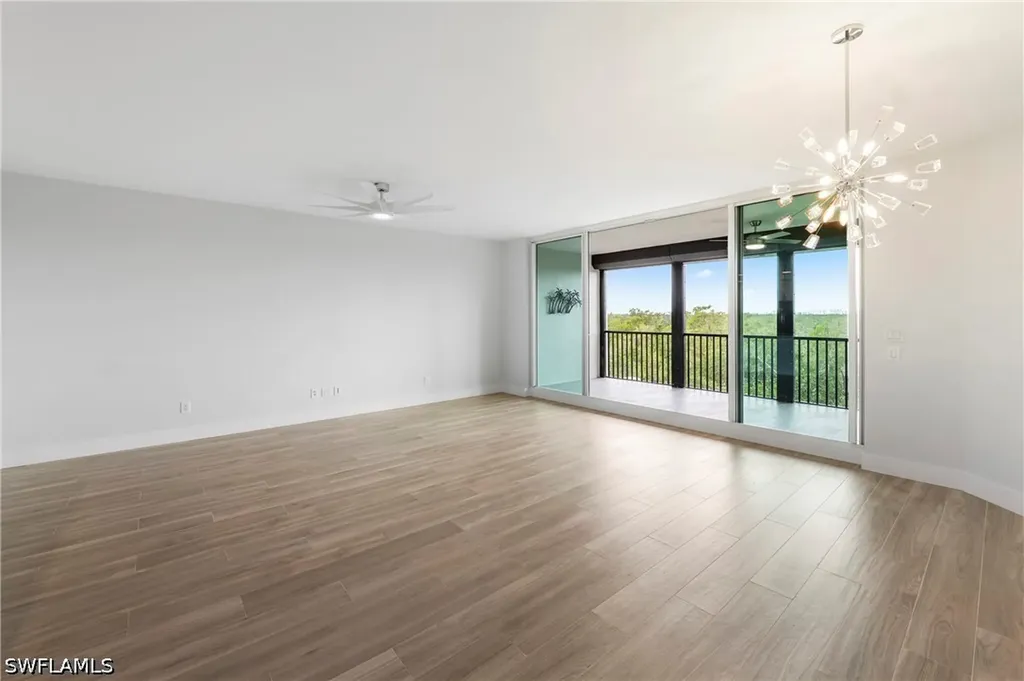 425 Cove Tower Drive Naples FL 34110