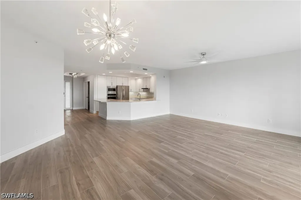 425 Cove Tower Drive Naples FL 34110
