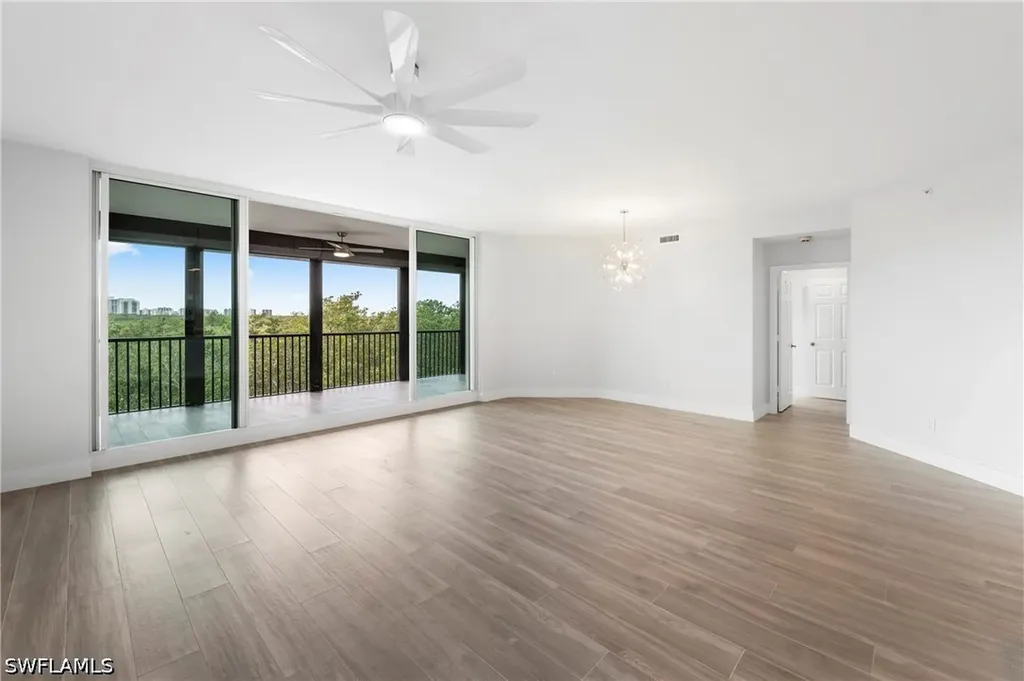 425 Cove Tower Drive Naples FL 34110