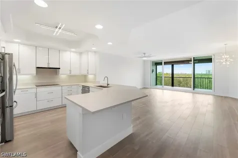 425 Cove Tower Drive Naples FL 34110