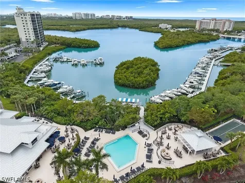 425 Cove Tower Drive Naples FL 34110