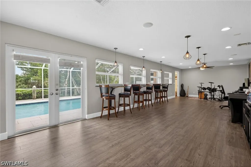 358 Morse Plaza Fort Myers FL 33905