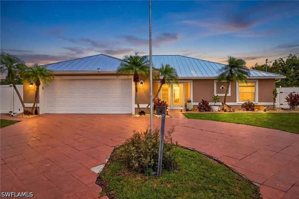 358 Morse Plaza Fort Myers FL 33905
