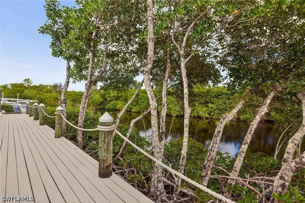 358 Morse Plaza Fort Myers FL 33905